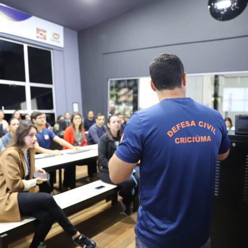 Defesa Civil de Criciúma realiza capacitação para reforçar segurança nas escolas da rede municipal